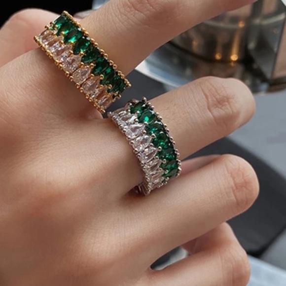 STERLING SILVER GREEN ADJUSTABLE RING, CUTE RING, SHINY RING. - Picture 1 of 4